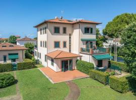 Attico Marino, hotel v destinaci Marina di Pietrasanta