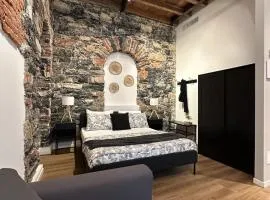 Urban Chic Apartment Black