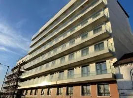 London Luton Airport Luxury Midland Apartments - GATED PARKING - Balcony - Sleeps 4