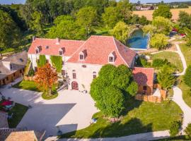 Le Domaine de Richebourg - Pierres d'Histoire, h&ocirc;tel avec piscine &agrave; Richebourg