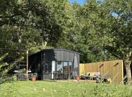 Skrylle Hideaway - cozy tiny house near Lund, hotel com piscina em Dalby