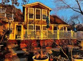 5 star 1,550 SF - The Gale Force Farmhouse at Telegraph Hill - Modern, Renovated