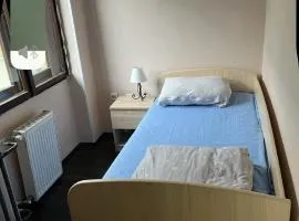 Vino hostel warm good heating single room