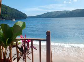 Beach House on Gamat Bay, hotel a Nusa Penida