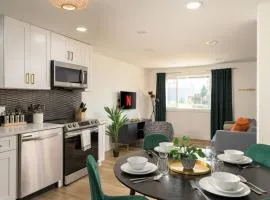 Mile High Haven, HOT TUB, 5BR