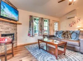 The Hummingbird Hideout Cabin Near Bryson City and Cherokee