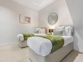 Stylish 2-Bedroom Stay for 6 in Digbeth, Includes Parking and High-Speed Internet