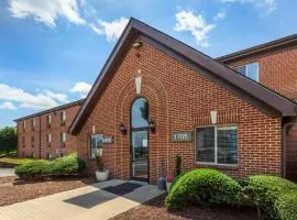 HomeTowne Studios and Suites by Red Roof Greensboro