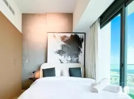 Breathtaking Studio with Balcony & Stunning Views