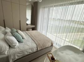 Luxurious Seaside Penthouse, hotel com banheiras de hidromassagem em Haapsalu