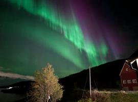 Cozy familyhouse with free parking & fantastic view, hotel en Tromsø