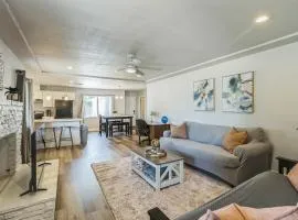 Minutes to Airport hospitals shopping AC and Smart TVs