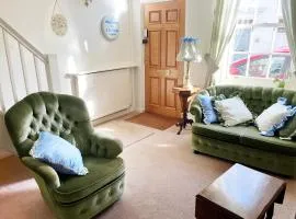 Traditional 2 Bedroom Cottage