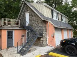 Comfy 1 Br Hide Away Apt W Garage Parking