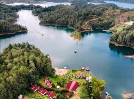 Pietrasanta hotel campestre frente a la represa del Peñol y Guatape