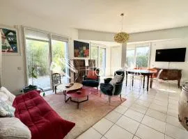 Maison lumineuse avec jardin à 50m de la mer