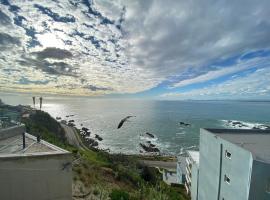 Hermoso depto vista al mar frente a la Playa, hotel in Concón