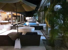 PROMO Private Vacation Rental Villa 2 Pools 4 Bedrooms 4 Bathroom Free Airport Pickup, hotel in Denpasar