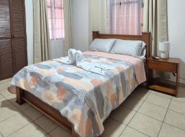 Velaz Guesthouse, hotel dekat Bandara Internasional Juan Santamaria - SJO, Alajuela