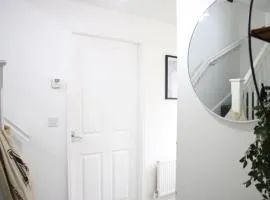 Group Stay Sleeps 7 Manchester city contractors and family