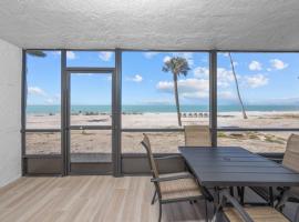 Pointe Santo E4 condo, hotel with hot tubs in Sanibel