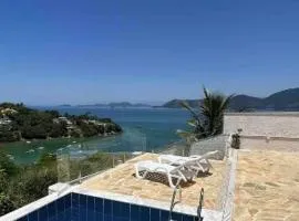 Casa em Angra com 4 quartos, churrasqueira, piscina, sinuca e quadra privativa