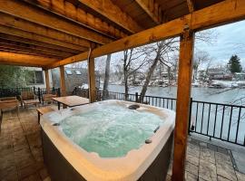 Cozy Cabin On the Lake with HotTub, majake sihtkohas Hopatcong