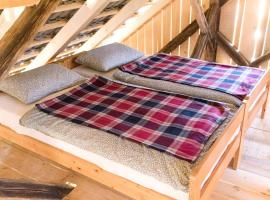 Glamping - Hayrack Vesel