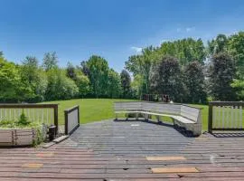 6 Shared Acres, Pool Table Barrington Hills Apt!