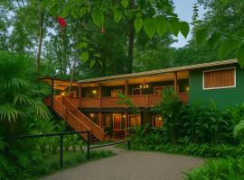 Hotel Boutique The Green Jungle House, hotel di Puerto Viejo