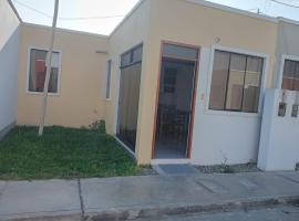 casa completa huanchaco con estacionamiento EL REFUGIO SECRETO, hotel i Huanchaco