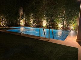 فيلا فندقية بالشيخ زايد - Zayed Suites B, hotel v destinaci Sheikh Zayed