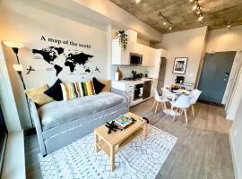 Elegant, Comfy & Sophisticated MetroLux Downtown Suite