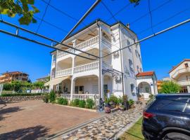 Apartments Spomenka Zvonko, luxury hotel in Lopar