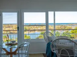 'SEAVIEW' - Stunning Coastal Views, Opposite Shaws Bay, Pet Friendly, Sleeps 4