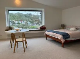 Cosy, new, quiet Island Bay studio
