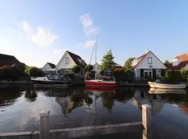 Nice holiday home on the water in Grou