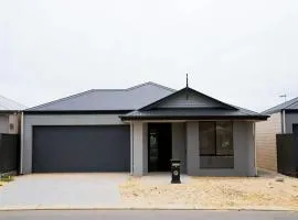 Spacious Modern Hilbert Home