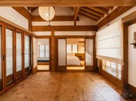 Luxury Hanok Sangseon Heritage Hanok-W
