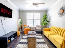 The Dallas Den Sleeps 10