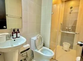 One Madison Place Studio Unit with Balcony