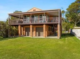 OP Chill Estate - Pet friendly & Waterfront Home - Sleeps 15!