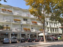 Aparthotel Pineda, hotel em Bibione Spiaggia, Bibione