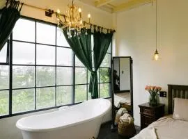 Sunset view w private bathtub