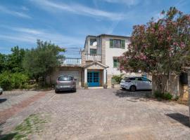 Apartmani Starigrad - Paklenica, ξενοδοχείο σε Starigrad-Paklenica