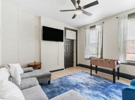 2BD Flat Near Cherokee Arts with Game Room vibes!, hotel in Saint Louis
