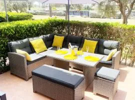 Delightful Ground Floor 2 bed with access to pool, Wi-Fi, AC