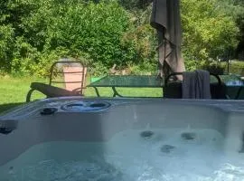 Gîte Charme et Détente, Sauna, Spa,étang et Terrasse Privée