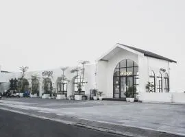 El Lago Hotel