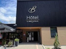 Hôtel SPA Restaurant AKENA Molinges - La Brocatelle，聖克洛德的飯店